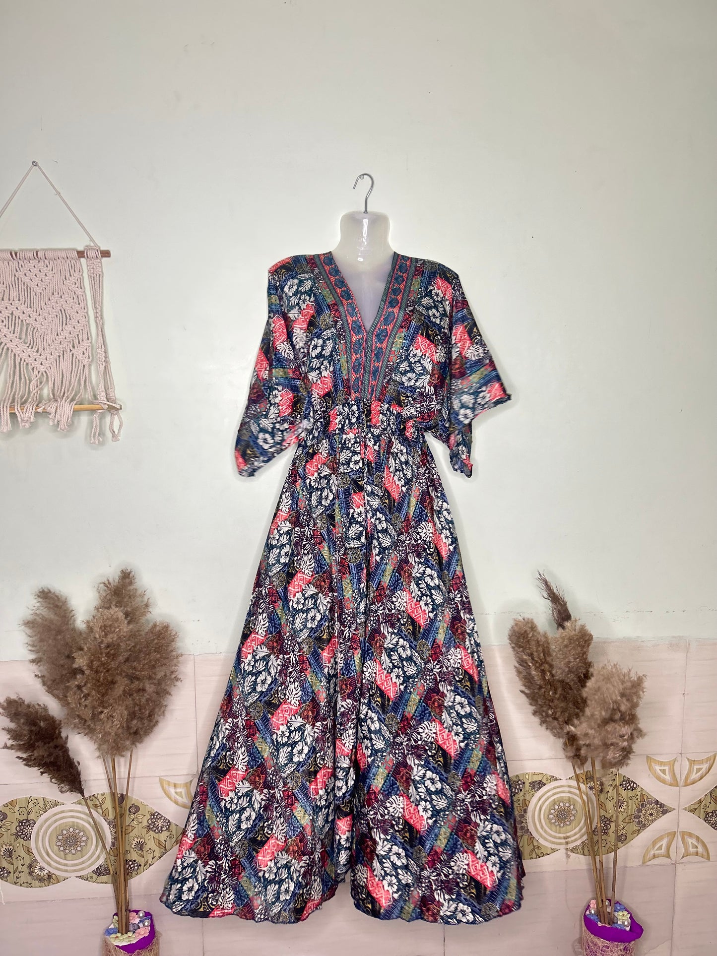 π€πΈ Black Silk Kaftan with Pink Floral Elegance β Timeless & Chic πΈπ€